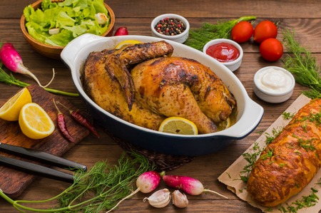 Grilled chicken marinated in balsamic sauce, spicy Italian herbs and fresh lemon. Restaurant supply on a wooden table. Close-upの写真素材