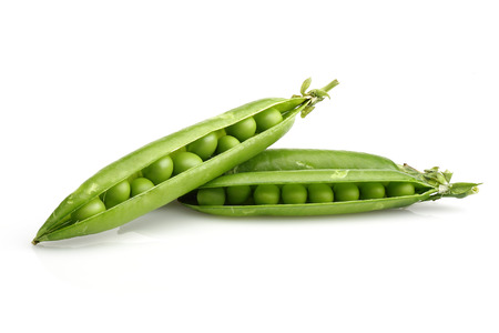 Fresh green peas isolated on a white backgroundの写真素材