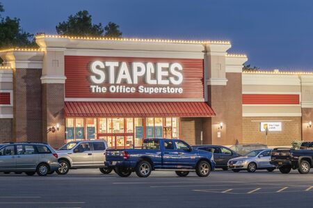 NEW HARTFORD, NEW YORK - AUG 16, 2019: Staples Location. Staples is a multinational retain office supply chain with over 1500 location in the US.のeditorial素材