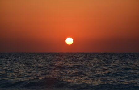 sunsets are proof that ending can be beautiful tooのeditorial素材