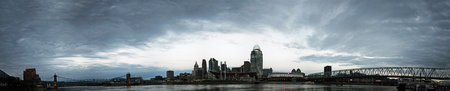 CINCINNATI  JANUARY 16: Sunrise over the skyline of Cincinnati, Ohio, January 16, 2012. Cincinnati is the third largest city in Ohio with a population of 296,943.のeditorial素材
