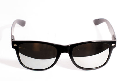 this protection tools cover the eye from the sun and light