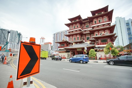 CHINATOWN, SINGAPORE, JAN 20 2017: The Chinese Buddhist temple Buddha Tooth Relic Temple located in the Chinatown district of Singapore.のeditorial素材