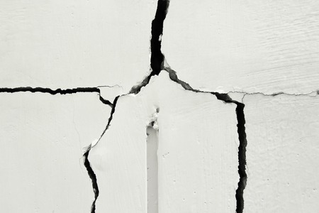 Home problem, building problem wall cracked need to repair hurry upの写真素材