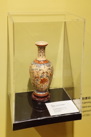 Taipei, Taiwan - November 22, 2018: Ancient Chinese imperial artifacts and artworks in National Palace Museum in Taipei City, Taiwan.のeditorial素材