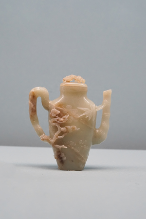 Taipei, Taiwan - November 22, 2018: Ancient Chinese imperial artifacts and artworks in National Palace Museum in Taipei City, Taiwan.のeditorial素材