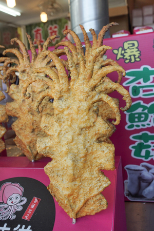 New Taipei, Taiwan - November 24, 2018: The famous Taiwanese fried squid in Tamsui old street, New Taipei, Taiwan.のeditorial素材