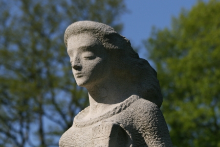 Female World war II memorial statue in Bussumの写真素材