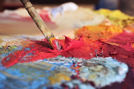 mixing oil paints on a paletteの写真素材