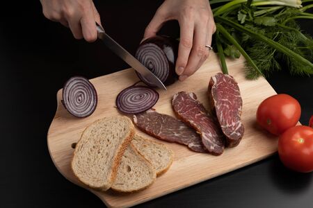 Sliced onion slices on the kitchen Board.の写真素材