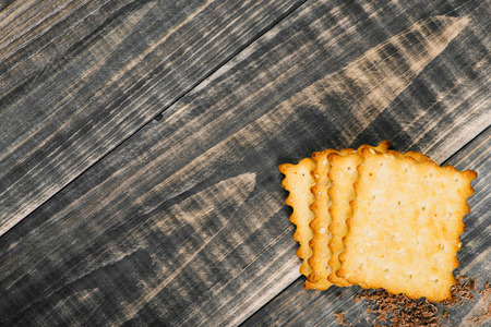 Four crackers lie on a wooden table. Top view. Space for textの写真素材