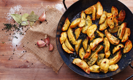 baked potatoes in a panの写真素材