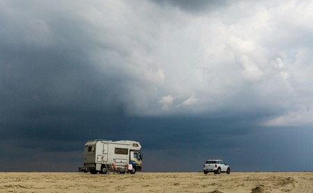 Cars on the beachの素材