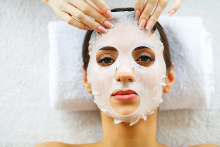 Spa treatments.Beautiful Woman In A Spa Salon. Relax and skin Cleansing. Woman Lying on a Bed in Spa. High Resolutionの写真素材