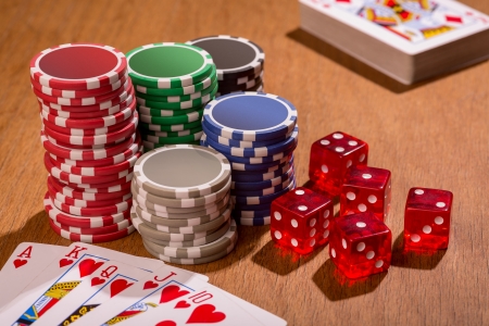 Arrangement of poker items
