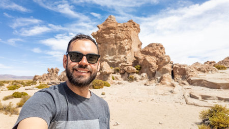 Tourist man taking a selfie in the valley of rocks Uyuni Salt flat Boliviaの写真素材