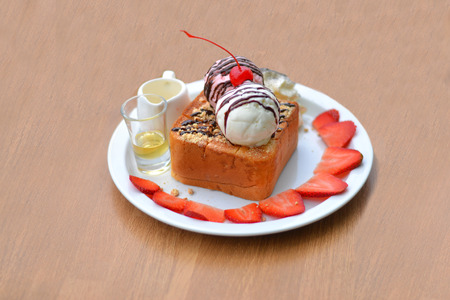 Honey toast strawberryの写真素材