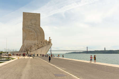 Tourists flock around and over the Monument to the Discoveries (PadrÃ£o dos Descobrimentos), a monument built of the northern bank of the river Tagus and is dedicated to the Portuguese Age of Exploration during the 15th and 16th centuries in Lisbon, Portuのeditorial素材