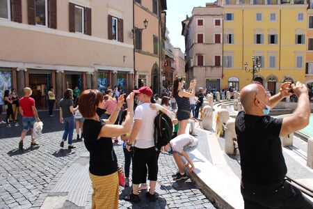 people in the rome city center italyの写真素材