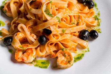 integral tagliatelle with shrimp and leekの写真素材