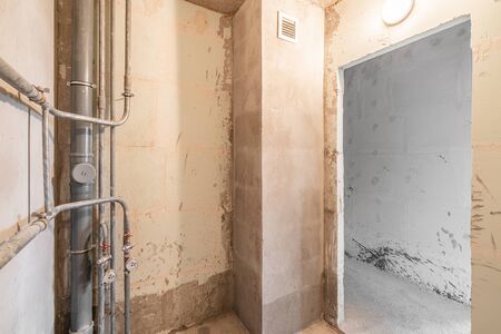 Bathroom. Empty interior for design, gray concrete wall. Empty room. Space for text and picture. Concrete walls, slabs, interior of a new residential building. Partitions in a new apartment.の写真素材