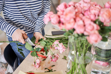 Bush rose Juliet. Florist prepares flowers. Fresh delivery in flower shop. European floral shop. Delivery fresh cut flower.の写真素材