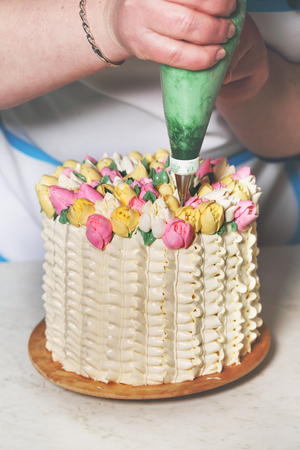 Cake with tulipsの写真素材