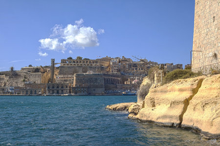 Upper Barrakka Gardens and its new lift as seen from underneath Fort St. Angelo in Vittoriosaのeditorial素材