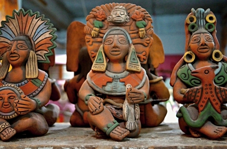 Figurines and masks of Indian tribes are made of ceramics and decorated with various symbols, signs and drawingsの写真素材