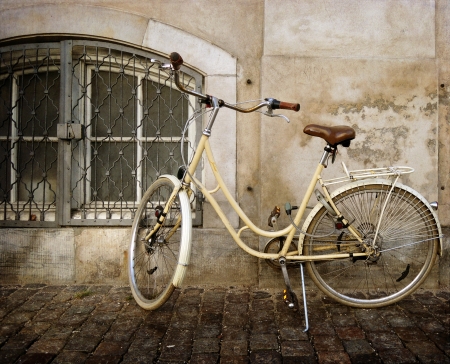 old style rusty bicycle and wallの写真素材