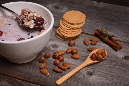 bowl of muesli and milk with fresh fruitsの写真素材