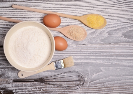 Ingredients for the dough wooden table

の写真素材