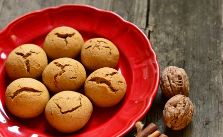 Gingerbread cookies on red plate closeupの写真素材