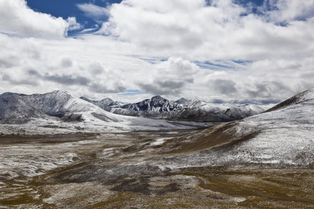 tibet: milha mountain passの写真素材