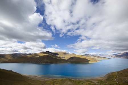 tibet: sacred lake yamdrok yumtsoの写真素材