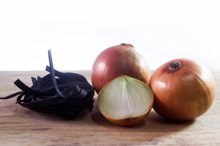 onions vs pastaの写真素材
