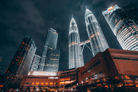 Petronas Twin Towers illuminated at night. Kuala Lumpur City Centre Parkのeditorial素材