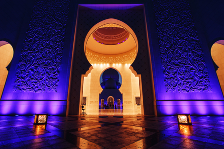 Sheikh Zayed Grand Mosque in Abu-Dhabi illuminated in the duskのeditorial素材