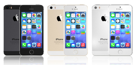 Space Gray, Silver, Gold iPhone 5s showing the home screen with iOS7. Some of the new features of the iPhone 5s include fingerprint recognition built into the home button, a new camera, and a 64-bit processor. Apple released the iPhone 5s on September 20,のeditorial素材