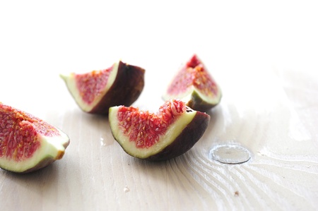 slices of ripe figs on wooden tableの写真素材