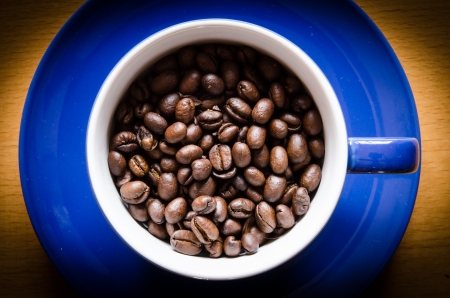 cup full coffee beans の写真素材