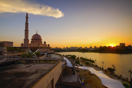Beautiful sunset At Putra Mosque, Putrajaya Malaysiaのeditorial素材