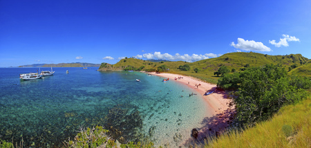 Superlarge panorama of Pink Beach, Flores Islandの写真素材