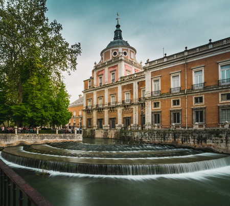 Royal palace of Aranjuez and its riverのeditorial素材