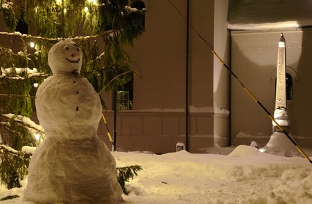 Close-up of a snowman in front of a Christmas tree in Reykjavikの写真素材