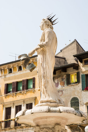 The Fontana di Madonna in Verona (from the 1st century) on the Piazze delle Erbe in Verona, Italyのeditorial素材