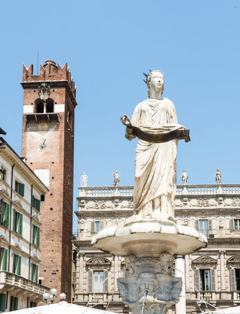 The Fontana di Madonna in Verona (from the 1st century) on the Piazze delle Erbe in Verona, Italyのeditorial素材