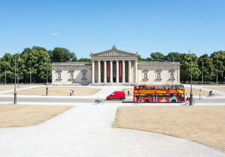 MUNICH, GERMANY - AUGUST 3: Tourits at the Koenigsplatz in Munich, Germany on August 3, 2015. During the third reich the square was used for Nazi parties. Foto taken from Koenigsplatz with view to the Glyptothek.のeditorial素材