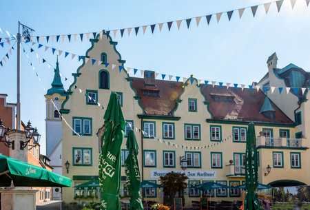 ABENSBERG, GERMANY - SEPTEMBER 20: The historic old town around the market place of Abensberg, Germany on September 20, 2108. Foto taken from Stadtplatz.のeditorial素材