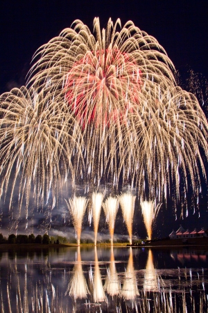 Winning Fireworks by USA in Globalfest Fireworks Festival 2012, Calgary, Alberta, Canada のeditorial素材